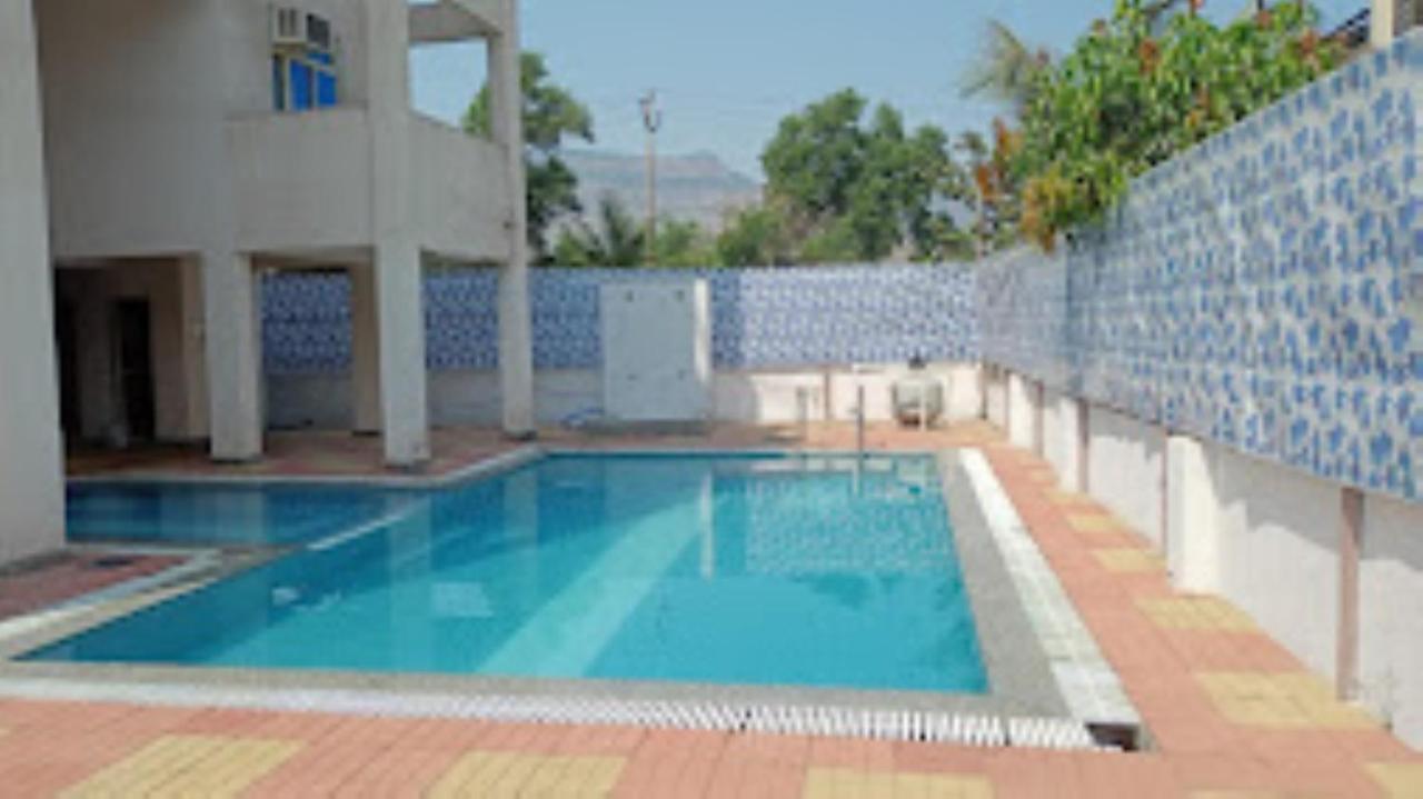 Janavi Resort Neral Buitenkant foto